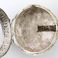 Antiek hollands zilveren spillegang zakhorloge met schijnslinger, gesigneerd C. Uyterweer, Rotterdam, N 275. ca 1740
