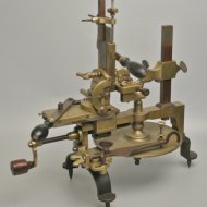 19e eeuwse messing en stalen horlogemakers radersnijmachine/verdeelapparaat.