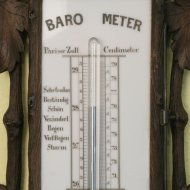 Duitse 'Schwartzwald' barometer, 'Herm. Wiere, Frankfurt am Main'.