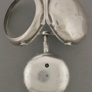 Engels zilveren spillegang zakhorloge met dubbele kast en 4/4 repetitie op bel, gesigneerd 'Gede Rigaud'. (Gedeon Rigaud, London).